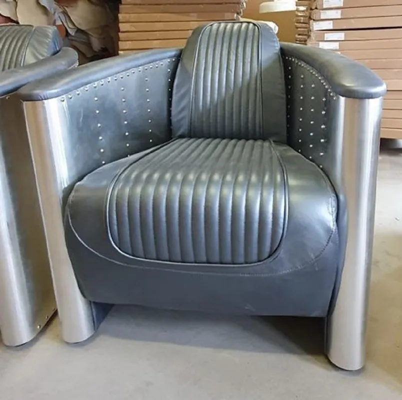 Casa Padrino poltrona in pelle Art Deco di lusso grigio / argento 69 x 70 x A. 82 cm - Poltrona da soggiorno in alluminio con vera pelle - Mobili in vera pelle da aviatore aeroplani Letzte Chance
