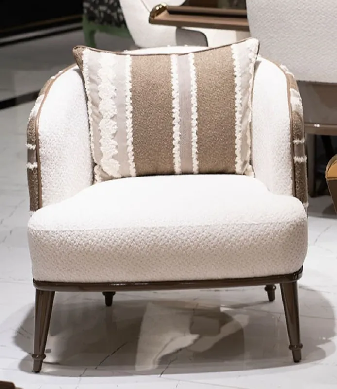 Sonderaktion Casa Padrino poltrona di lusso bianco / grigio / marrone - Poltrona da soggiorno - Poltrona da hotel - Mobili per soggiorno - Mobili per hotel - Mobili di lusso