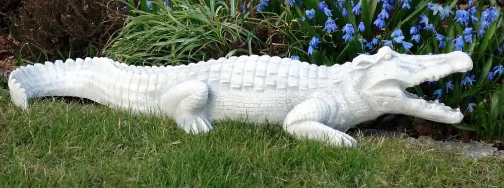 Casa Padrino scultura decorativa da giardino coccodrillo bianco 68 x 18 x A. 13 cm - Figura da giardino Aktuell