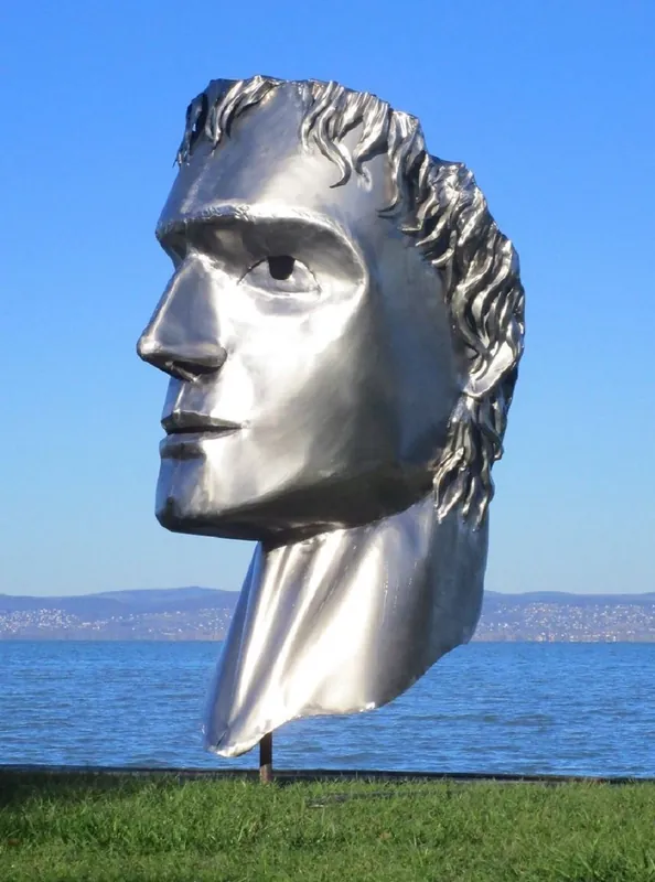 Casa Padrino scultura decorativa da giardino XXL in acciaio inossidabile testa argento A. 213 cm Wochenendangebot