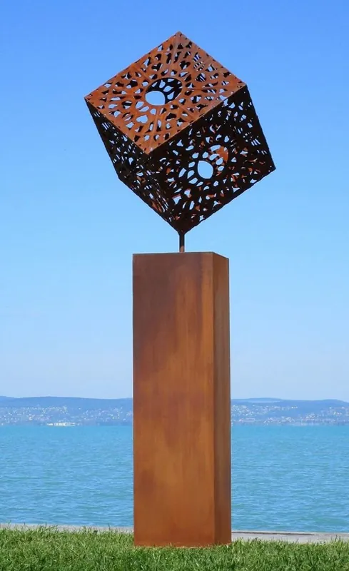 Casa Padrino scultura decorativa da giardino XXL in metallo cubo su colonna ruggine A. 216 cm Solange Der Vorrat Reicht