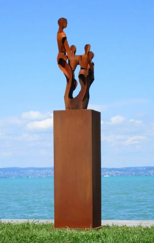 Knallerangebot Casa Padrino scultura decorativa da giardino XXL in metallo amici su colonna ruggine A. 182 cm