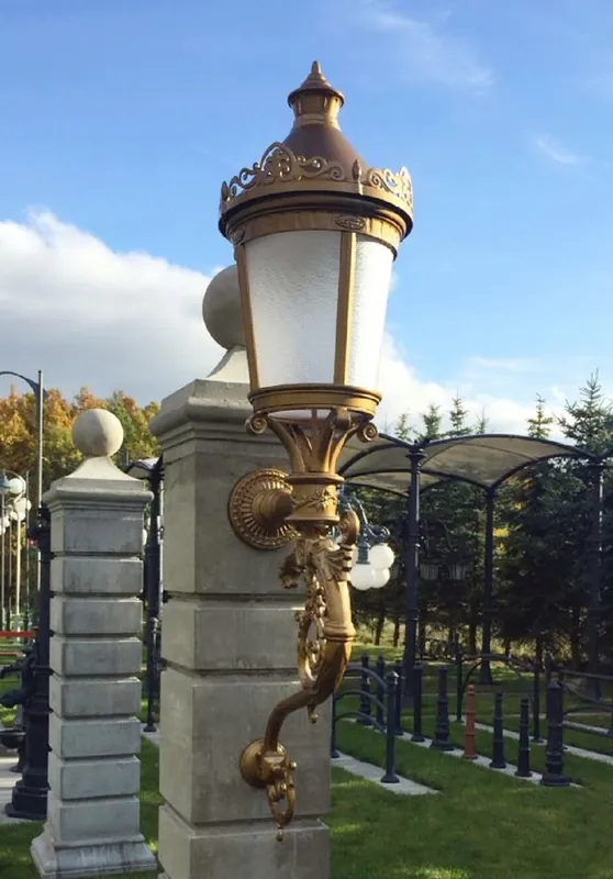 Garantierte Lieferung Casa Padrino lampada da parete per esterno barocco oro / vetro smerigliato A. 237 cm - Enorme lampada da esterno da giardino